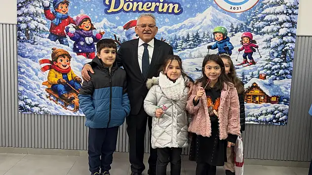 Vali Çiçek ve Başkan Büyükkılıç öğrencilerin karne sevincine ortak oldu