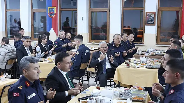 Vali Çiçek ve Büyükkılıç'tan Jandarmaya İftar