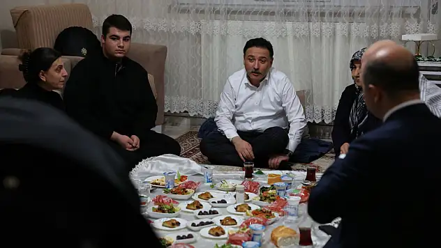 Vali Gökmen Çiçek, vatandaşların iftar sofrasına konuk oldu
