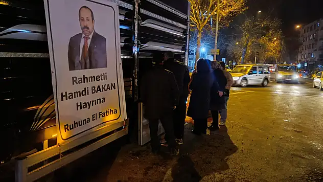 Vefat eden babasının hayrına 30 ton mandalina ile çorba dağıttı