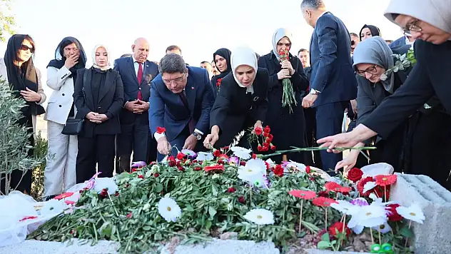 Vekil Böhürler ve bakanlar Narin'in kabrini ziyaret etti