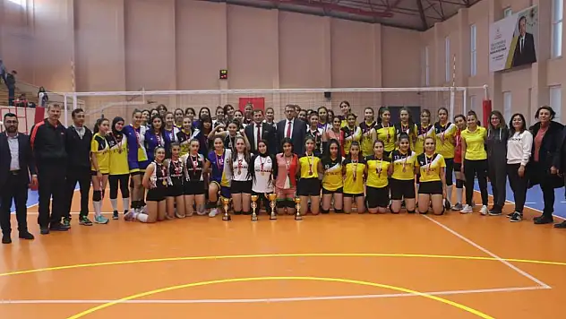 Voleybol Genç Kızlar müsabakaları