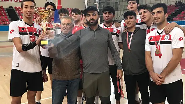 VOLEYBOL TAKIMI 5. KEZ KAYSERİ ŞAMPİYONU
