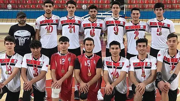 VOLEYBOLDA YARI FİNAL VE FİNAL MÜSABAKALARI BAŞLIYOR