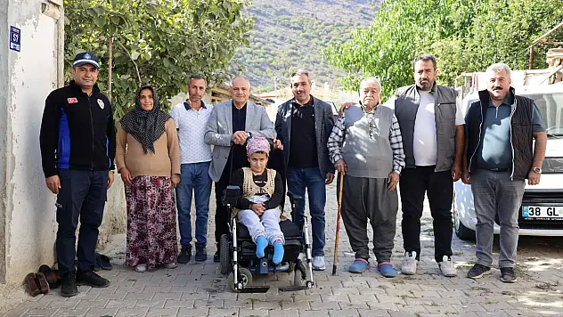 Yahyalı'da engelli vatandaşa akülü araç desteği