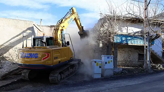 Yahyalı'da metruk yapılara müdahale