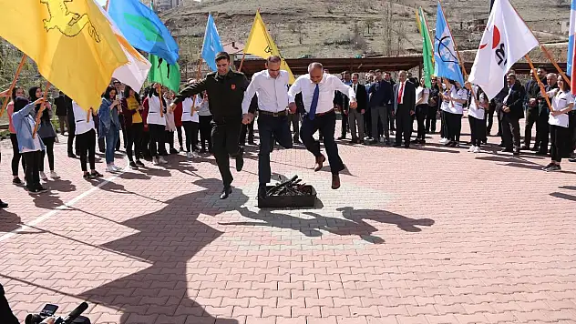 YAHYALI'DA NEVRUZ COŞKUYLA KUTLANDI