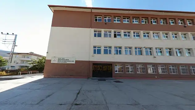 Yahyalı'da öğrenciler arası bıçaklı kavga: 1 yaralı