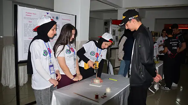 Yahyalı'da TÜBİTAK 4006 Bilim Fuarı Açıldı