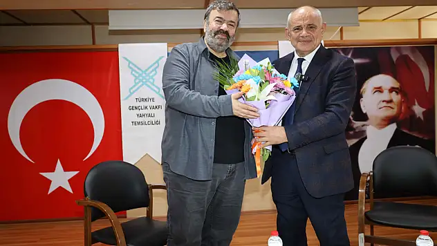 Yahyalı'da TÜGVA'nın kariyer söyleşisine öğrencilerden yoğun ilgi