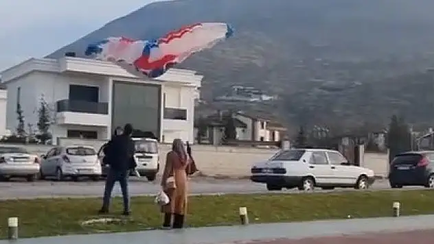 Yamaç Paraşütçüsü  yere çakıldı