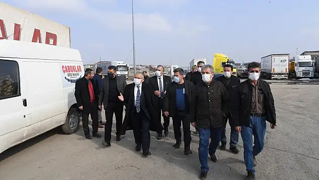 YANGIN ÇIKAN BÖLGEDE İNCELEMELERDE BULUNDU