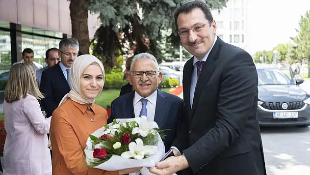 YAVUZ'DAN BAŞKAN BÜYÜKKILIÇ'A ÖVGÜLER