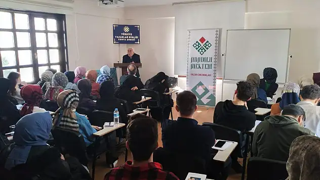YAZARLIK ATÖLYESİNE ÇEVRİMİÇİ DERSLERLE DEVAM EDİLECEK