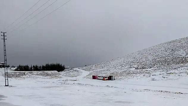 Yedikuyular'a Yılın İlk Karı Düştü