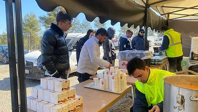 YEMEK HİZMETİ KESİNTİSİZ SÜRÜYOR