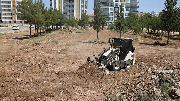 YENİ PARKLARLA KARŞIYAKA GÜZELLEŞİYOR