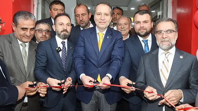 Yeniden Refah Partisi Kayseri kongresinde rozet töreni yapıldı