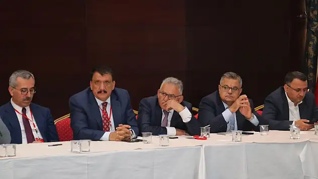 YEREL YÖNETİMLERLE 'İSTİŞARE' TOPLANTISI