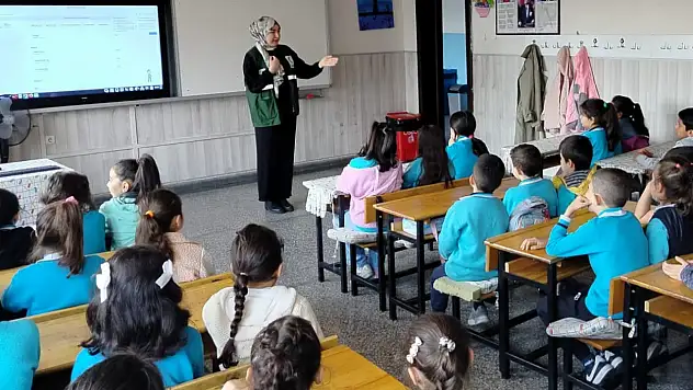 Yeşilay Kayseri'den öğrencilere bağımlılık eğitimi