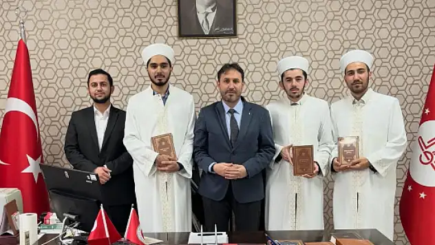 Yeşilhisar'da din görevlilerine cübbe ve sarık merasimi