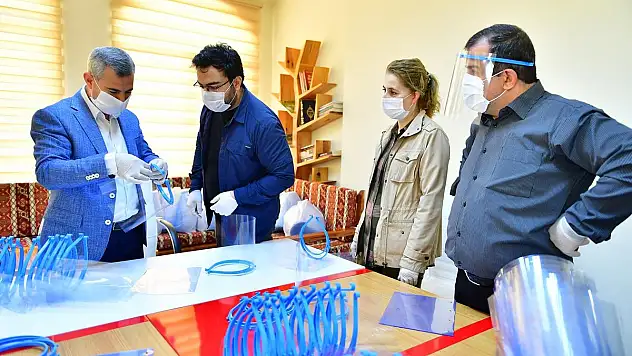 YEŞİLYURT KENT KONSEYİ, SİPERLİ MASKE ÜRETİMİ YAPIYOR