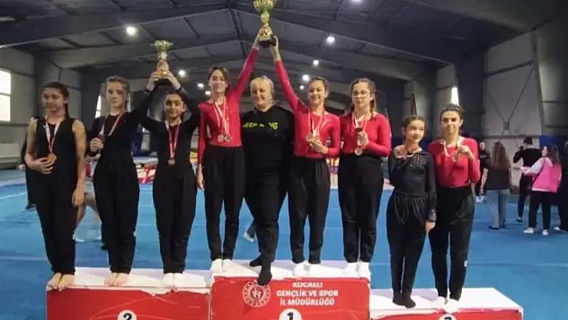 Yıldız sporculara 11 madalya 2 kupa