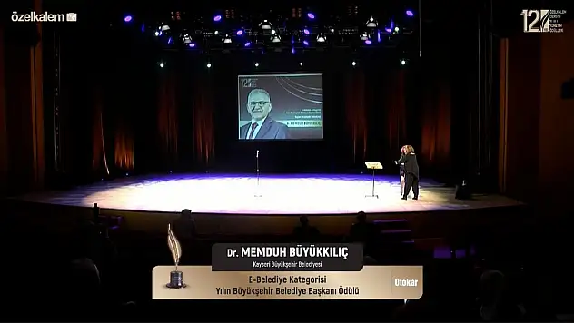 'YILIN BELEDİYE BAŞKANI' ÖDÜLÜNE LAYIK GÖRÜLDÜ