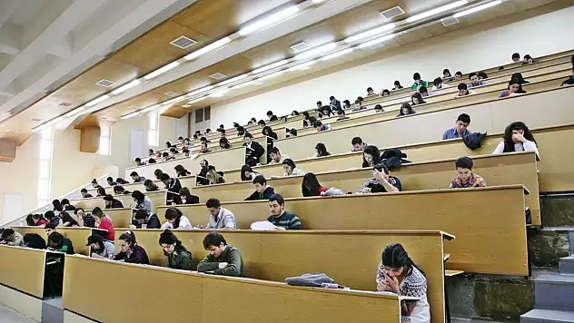 YKS'de tam puanlıların tercihi: Mühendislik ve hukuk