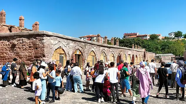 YOĞUN İLGİ GÖREN KÜLTÜR TURLARI SÜRECEK
