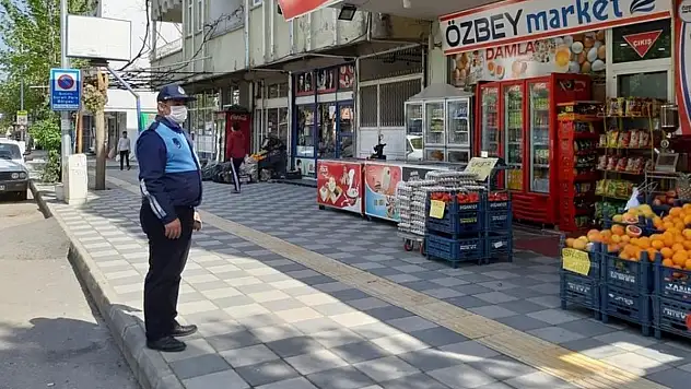 Zabıta Ekipleri, Kaldırımı İşgal Eden Esnafı Uyardı