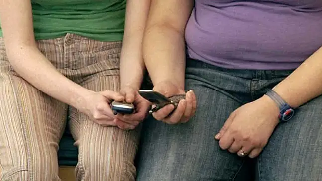 Uzmanlar Uyardı: Telefon Bağımlılığı Obezite Riskini Artırıyor