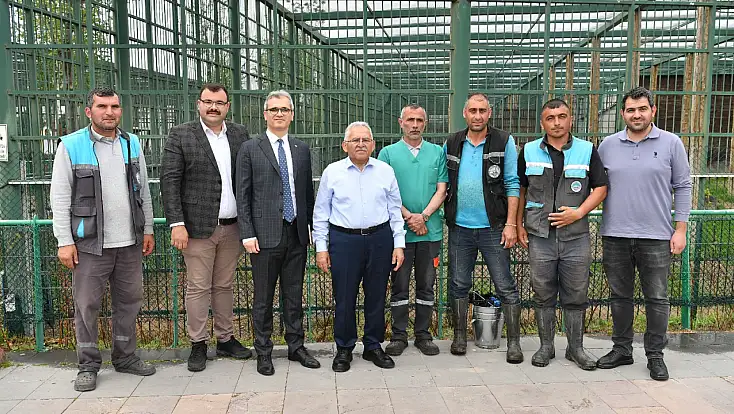 Başkan Büyükkılıç, hayvanat bahçesini ziyaret etti