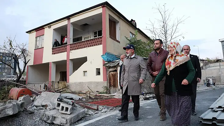 Başkan Çolakbayrakdar, Dudu teyzenin hayır duasını aldı