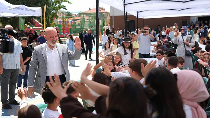 Başkan Çolakbayrakdar Öğrencilerin Karne Sevincine Ortak Oldu
