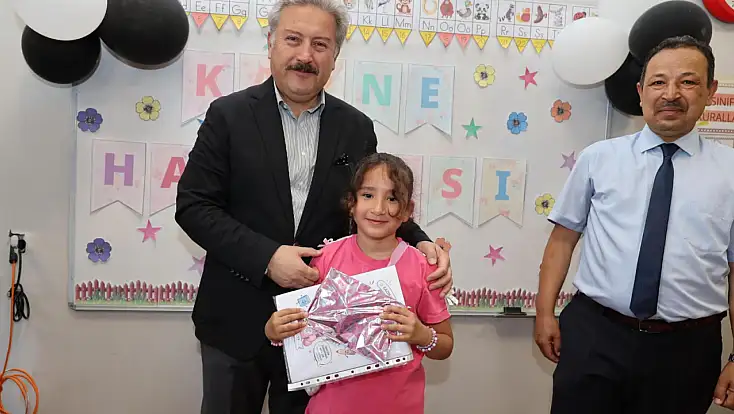 Başkan Palancıoğlu Öğrencilerin Karne Heyecanına Ortak Oldu