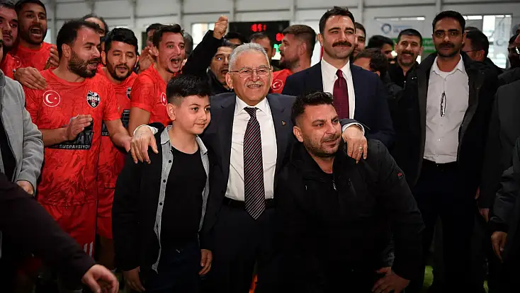 Büyükkılıç, Turnuvada personelle buluştu