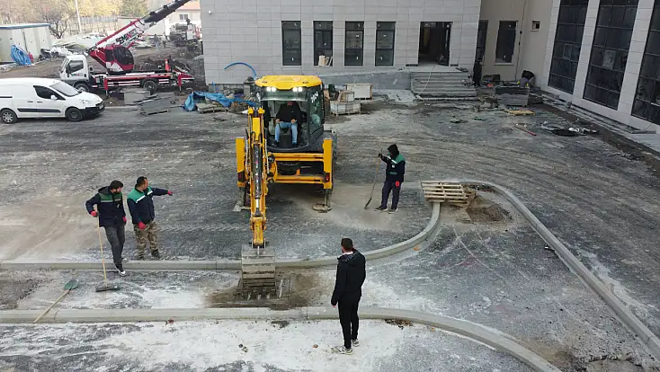 Büyükşehir’den İl müdürlüğü yeni hizmet binasına kapsamlı çevre düzenlemesi