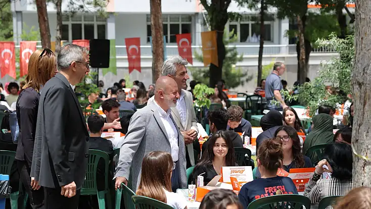 Çolakbayrakdar: 'Gençlerin Hayallerine Dokunacağız'