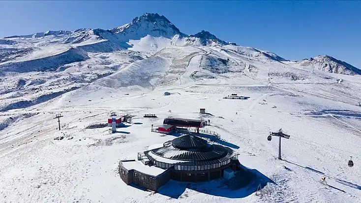 Erciyes’e sezonun ilk karı düştü