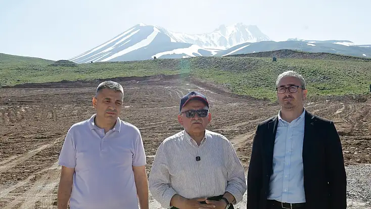 Erciyes’te Develi Kapı’ya Yeni Yürüyen Bant Tesisi