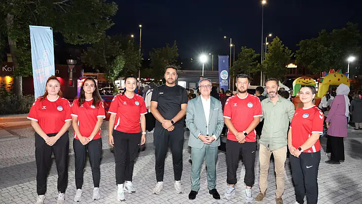 Hacılar Cumhuriyet Meydanı'nda Çocuk Şenliği