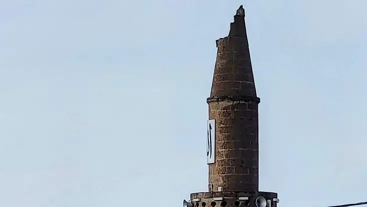 İncesu’da Cami Minaresine Yıldırım Düştü