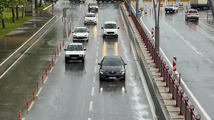 Kayseri’de Sağanak Yağış Hayatı Olumsuz Etkiledi