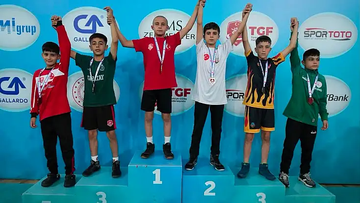 Kayserili güreşçiler Türkiye şampiyonalarına damga vurdu