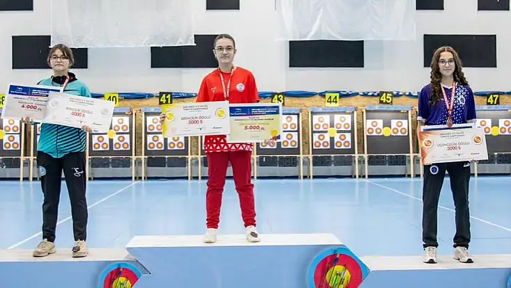 Kayserili Okçu Buğlem Özdemir Türkiye şampiyonu oldu