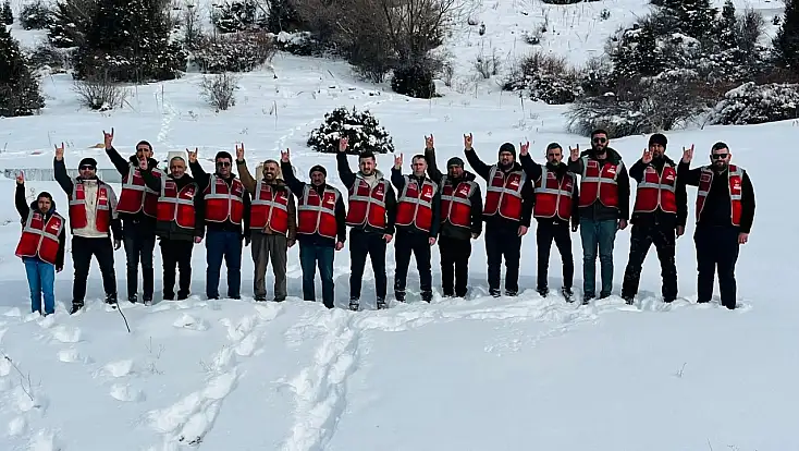 MHP Pınarbaşı’ndan yaban hayvanlarına yem desteği