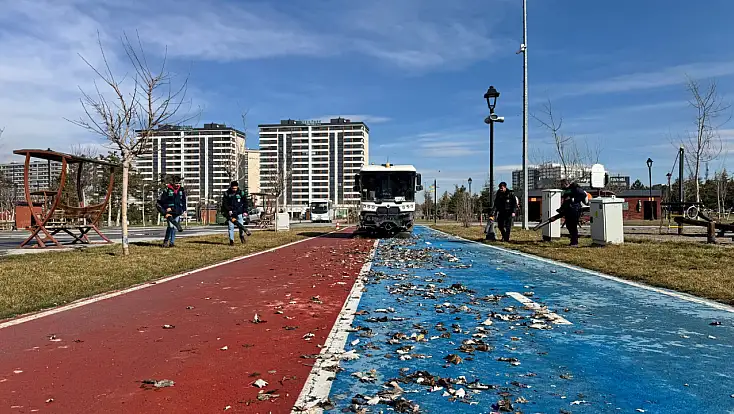 Millet Bahçesi’nde temizlik seferberliği