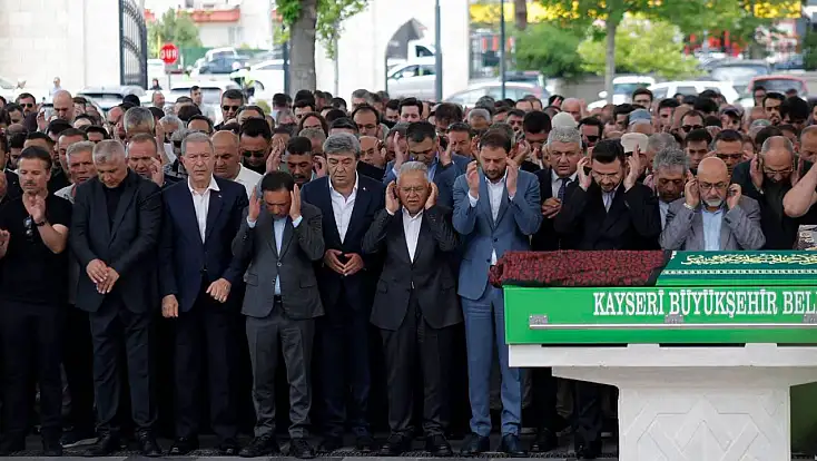 Mimarsinan OSB Başkanı Mehmet Arar’ın babası son yolculuğuna uğurlandı