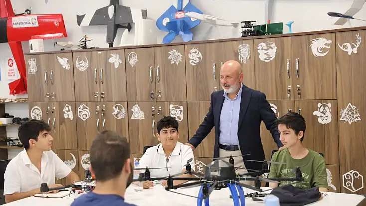 Öğretmen adayları Kocasinan İnovasyon Merkezi’ni ziyaret etti
